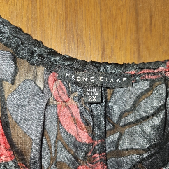 Woman's blouse - Picture 3 of 3